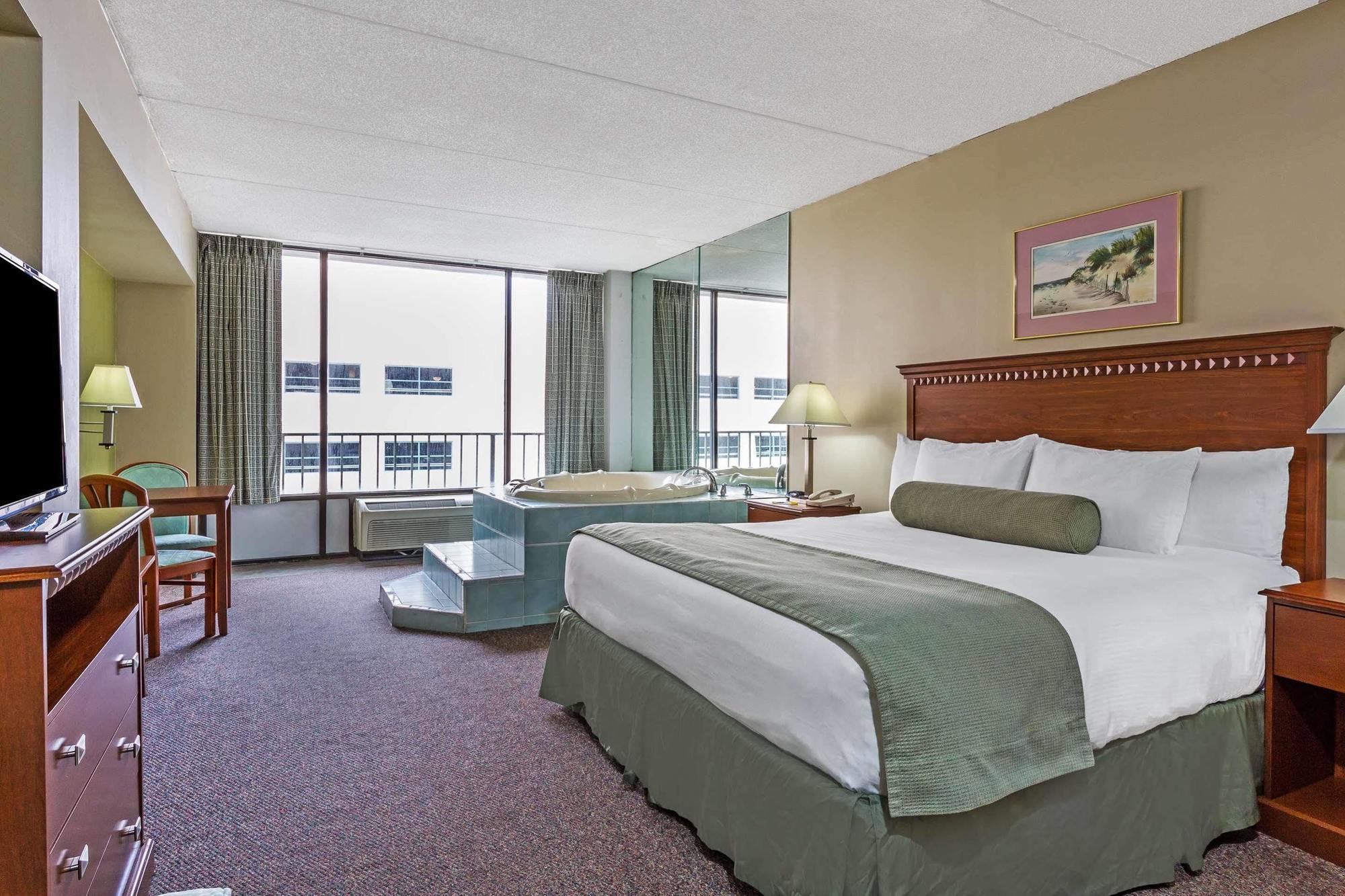 Days Inn By Wyndham Virginia Beach At The Beach Exterior photo
